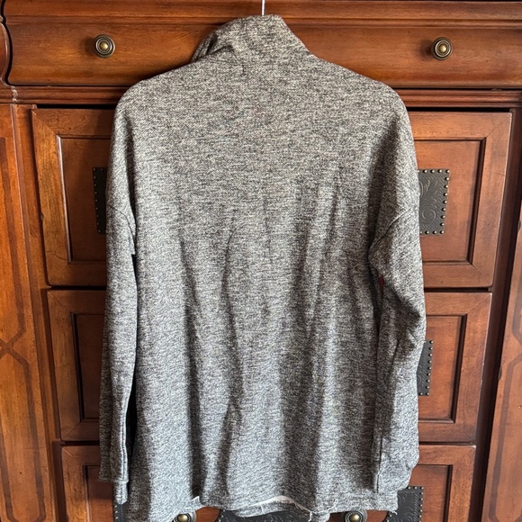 Cozy Aztec Patterned Women's Sweatshirt - Picture 5 of 5